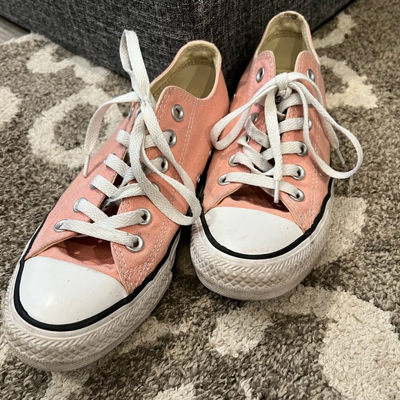 Light pink Converse - Picture 2 of 8
